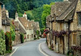 the pretty street of Castle Combe